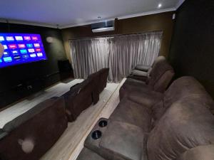 C&C HOTEL VIBES Randpark Ridge JHB 14 Units Availableにあるシーティングエリア