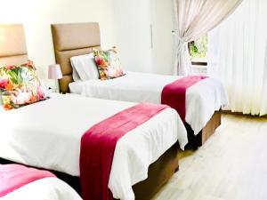 C&C HOTEL VIBES Randpark Ridge JHB 14 Units Availableにあるベッド