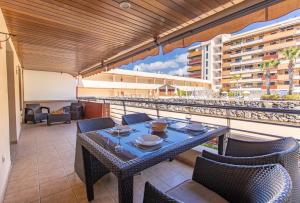 A seating area at Balcon de Los Gigantes 2A016