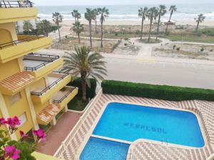 Bazén v ubytování Xeracsol I Solo Familias Serviplaya nebo v jeho okolí