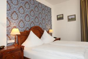 Cama o camas de una habitación en Hotel Rathausglöckel