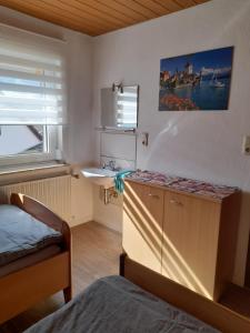 Giường trong phòng chung tại Ferienwohnung am Brunnen