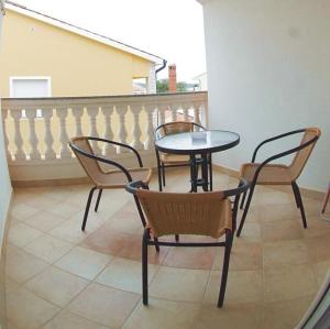 Zdjęcie z galerii obiektu Apartment in Medulin with Terrace, Air conditioning, Wi-Fi, Washing machine (3479-1) w Medulinie