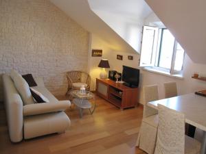 TV a/nebo společenská místnost v ubytování Holiday Home Sumartin (626-1)