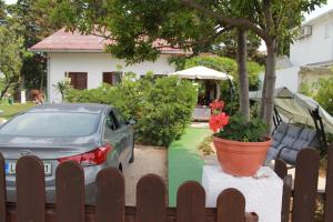 Zahrada ubytování Apartment in Sabunike with Terrace, Air conditioning, Wi-Fi, Washing machine (231-1)