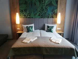 Ein Bett oder Betten in einem Zimmer der Unterkunft FOLGA - Hotel, Restauracja, Browar, SPA