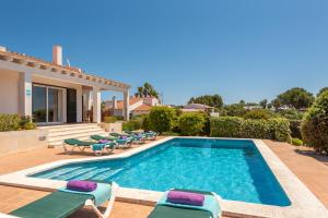 Πισίνα στο ή κοντά στο Villa Poppy