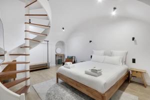 Postel nebo postele na pokoji v ubytování Pick A Flat's Apartment in Neuilly sur Seine - Avenue Charles de Gaulle