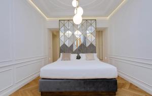 Posteľ alebo postele v izbe v ubytovaní Domna Luxury Suites