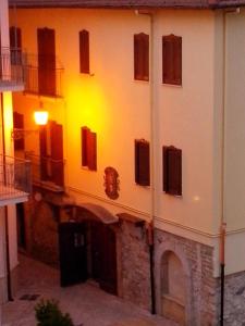 a building with a yellow light on the side of it at L'Antipapa in Fondi