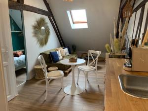 Posezení v ubytování La maison de Cruso