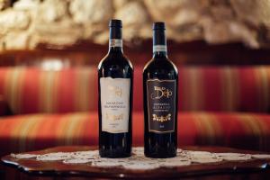 two bottles of wine sitting on a table at Agriturismo Delo in Verona