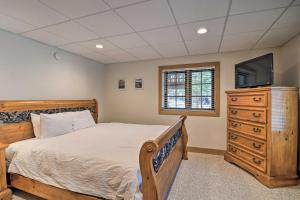 Gallery image of Boyne Falls Hideaway - Walk to Mountain Resort! in Boyne Falls