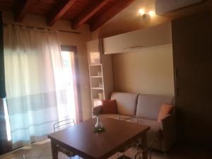 Area soggiorno di One bedroom appartement at Castelsardo 500 m away from the beach with sea view furnished terrace and wifi