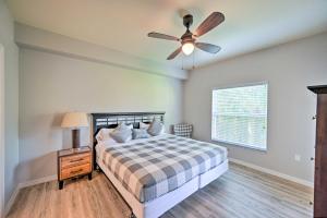 Quiet Lely Resort Condo with Pool - 2 Mi to Golf!客房内的一张或多张床位