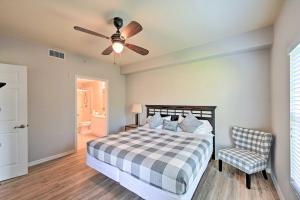Quiet Lely Resort Condo with Pool - 2 Mi to Golf!客房内的一张或多张床位