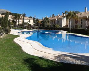 Isla de Altea Beach Luxury House游泳池或附近泳池