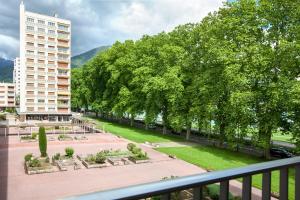 Κήπος έξω από το L'Albigny - Studio with your feet in the water by Lake Annecy