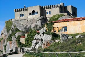 a building on the side of a mountain at Sonho do Poeta in Sintra