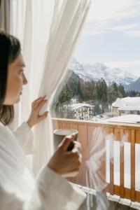 Nespecifikovaný výhled na hory nebo výhled na hory při pohledu z hotelu