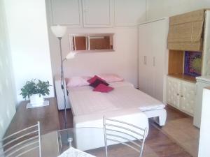 Posteľ alebo postele v izbe v ubytovaní Collins Apartments