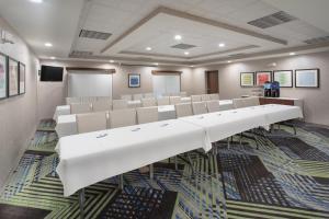 Gallery image of Holiday Inn Express Hotel & Suites Longmont, an IHG Hotel in Longmont