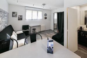 Гостиная зона в Charming and calm studio at the heart of Alfortville nearby Paris - Welkeys