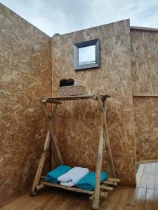 a room with a ladder and a laptop on a wall at Domo Glamping Kalpavriksha - Jostcolombia in La Vega