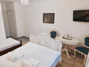 a small room with a bed and a table and chairs at Pod Różą Economy in Łeba