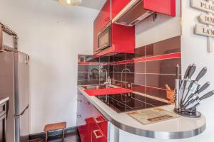 Η κουζίνα ή μικρή κουζίνα στο Appartement Casona - Welkeys +4 φωτογραφίες