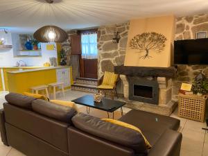 TV a/nebo společenská místnost v ubytování Casa Rualeira + 37 fotografií