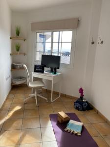 Telewizja i/lub zestaw kina domowego w obiekcie Casa Sunshine Cotillo Mar