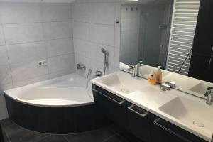 Koupelna v ubytování Ferienwohnung Appartement Am Schilf XL