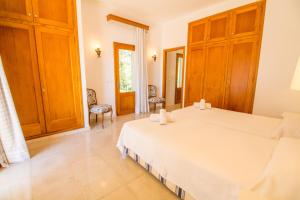 Фотография из галереи Villa Señorial primera linea de playa в Польенсе