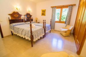 Фотография из галереи Villa Señorial primera linea de playa в Польенсе