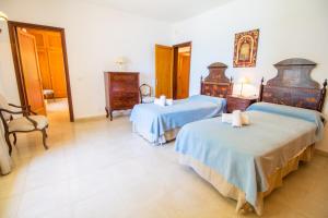 Фотография из галереи Villa Señorial primera linea de playa в Польенсе