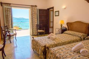 Фотография из галереи Villa Señorial primera linea de playa в Польенсе
