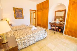 Фотография из галереи Villa Señorial primera linea de playa в Польенсе