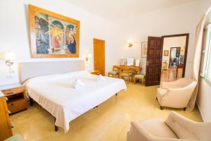 Фотография из галереи Villa Señorial primera linea de playa в Польенсе