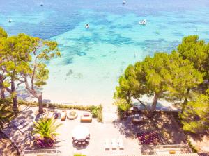 Фотография из галереи Villa Señorial primera linea de playa в Польенсе