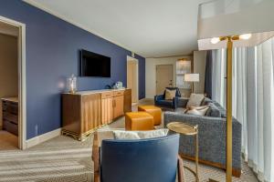Posezení v ubytování Omni Oklahoma City Hotel