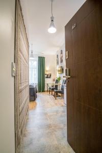 a room with a hallway with a living room at Green - Apartamenty Kleparskie in Krakow