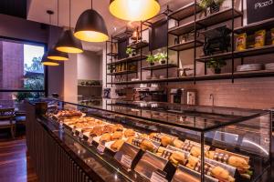 a bakery with a display case filled with lots of sandwiches at Estelar Apartamentos Bogotá - La Fontana in Bogotá +36 photos