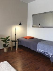 Giường trong phòng chung tại StarHomes City Apartment 4