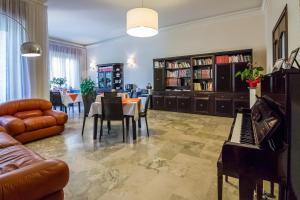 Posezení v ubytování Villa Lazzari B&B Tra i due Mari