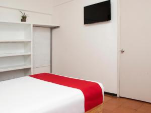 TV a/nebo společenská místnost v ubytování Hotel Allende 104