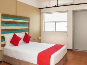Postel nebo postele na pokoji v ubytování Hotel Allende 104