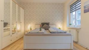 a bedroom with a bed and a large window at *Central_50m2_Kitchen_Washer_Netflix_Parking in Cottbus