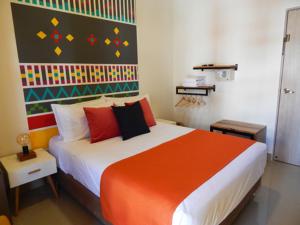 Postel nebo postele na pokoji v ubytování ETHNIC Thematic Hotel