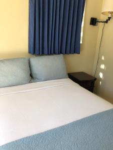Postel nebo postele na pokoji v ubytování Rest Haven Motel